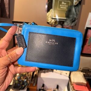 🎁 Coach Colorblock Corner Zip Small Wristlet